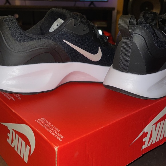 Nike shoes - Picture 3 of 8